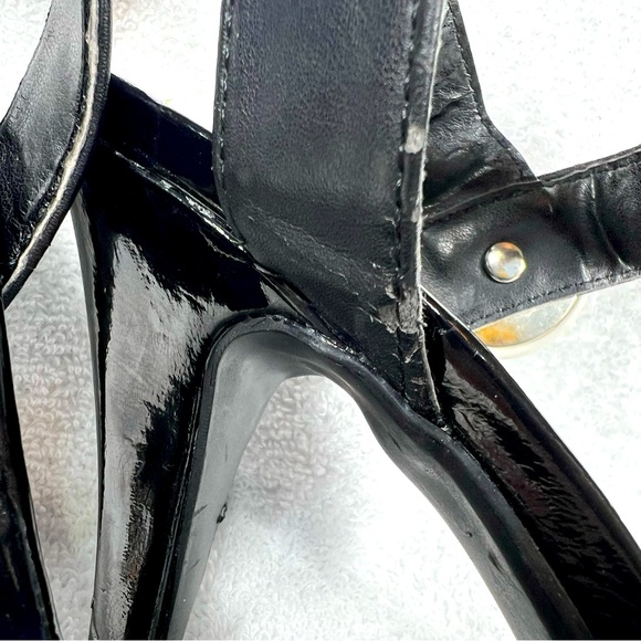 MADELINE STUART, black & white 3.5 inch heel. Elastic band with white button - Picture 8 of 8